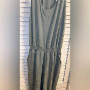 2022 AE AERIE American Eagle WMN MED Green Sleeveless Jumpsuit w/side pockets